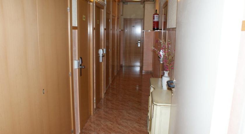 Hostal Rio De Castro Barcelona Exterior photo