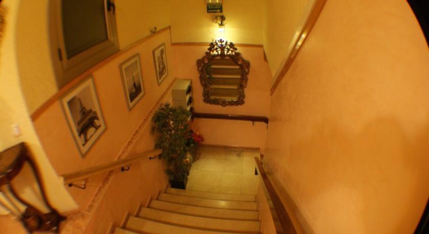 Hostal Rio De Castro Barcelona Exterior photo