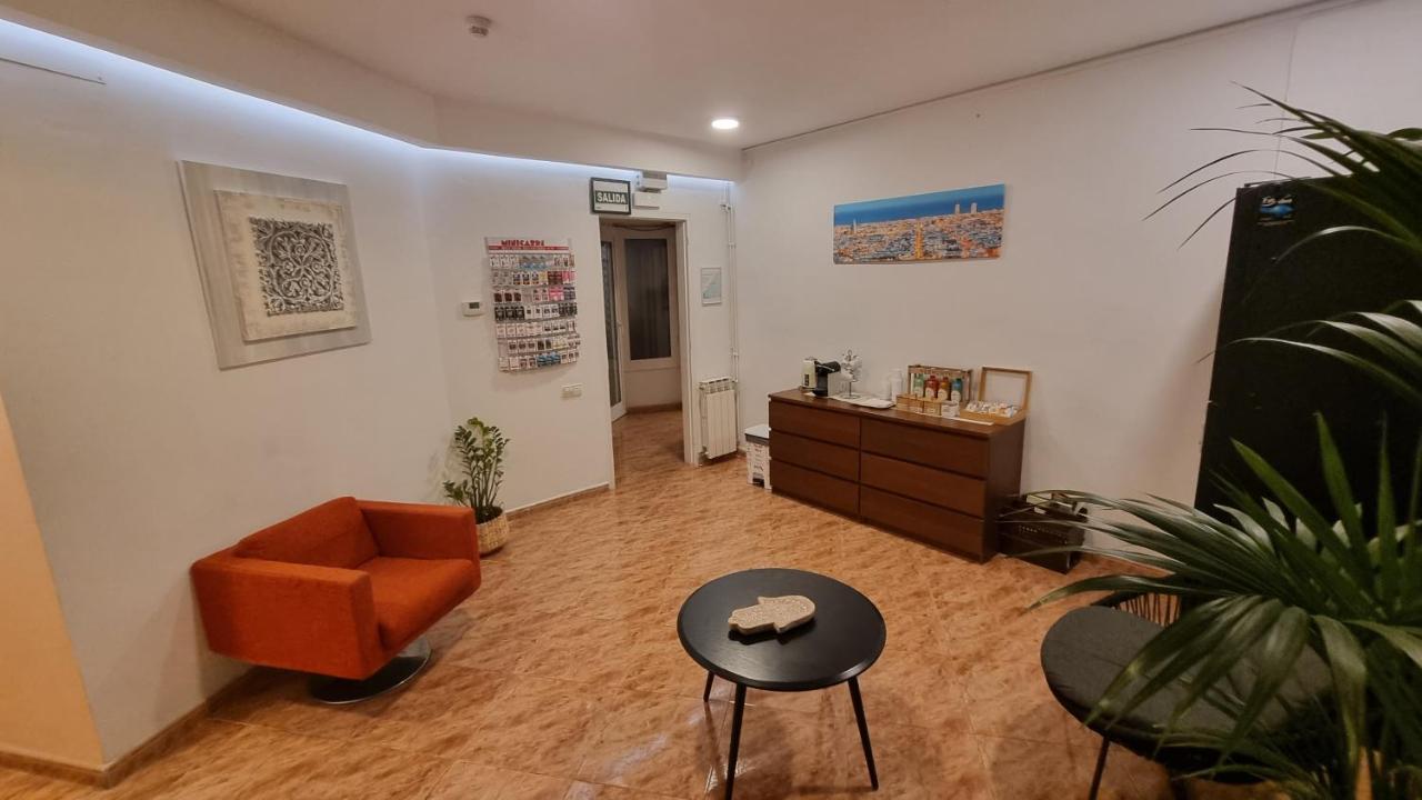 Hostal Rio De Castro Barcelona Exterior photo